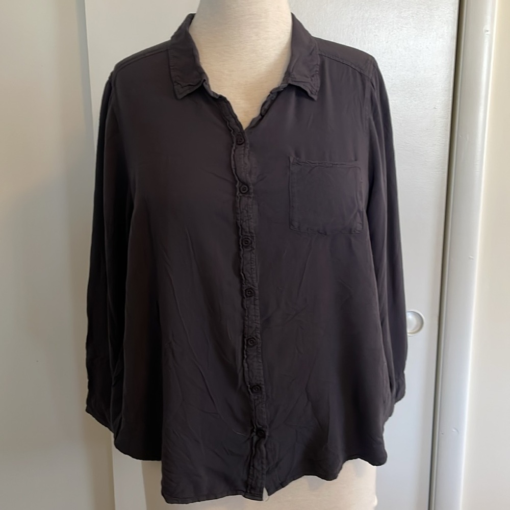 Torrid: Charcoal Gray Long-Sleeve Top. Size- 3X. 100% Rayon. EUC.